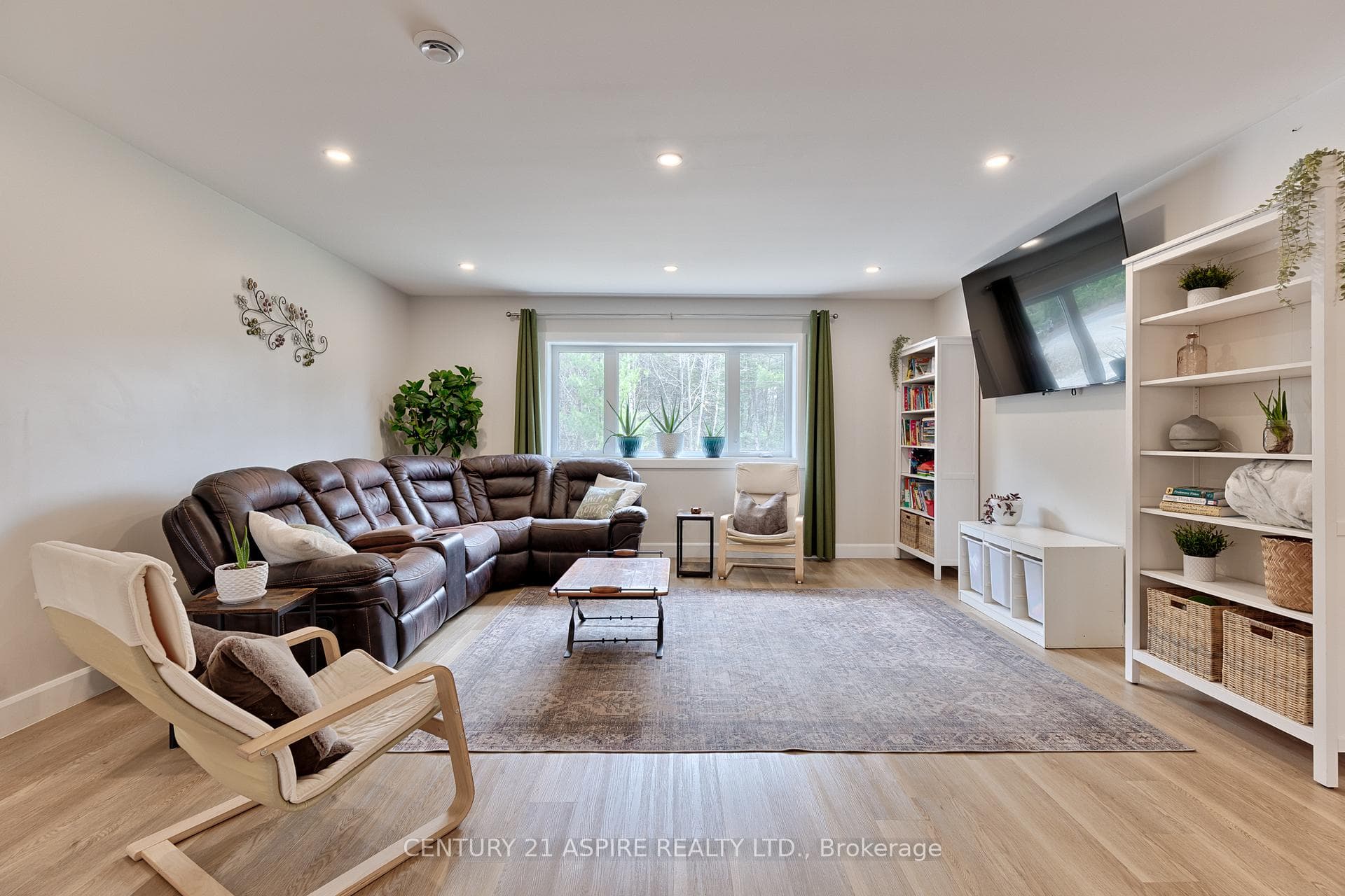 544 Marsh Road photo 13