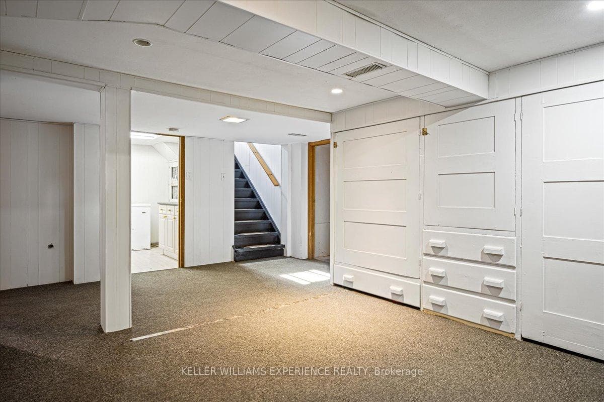 96 Drury Lane photo 37