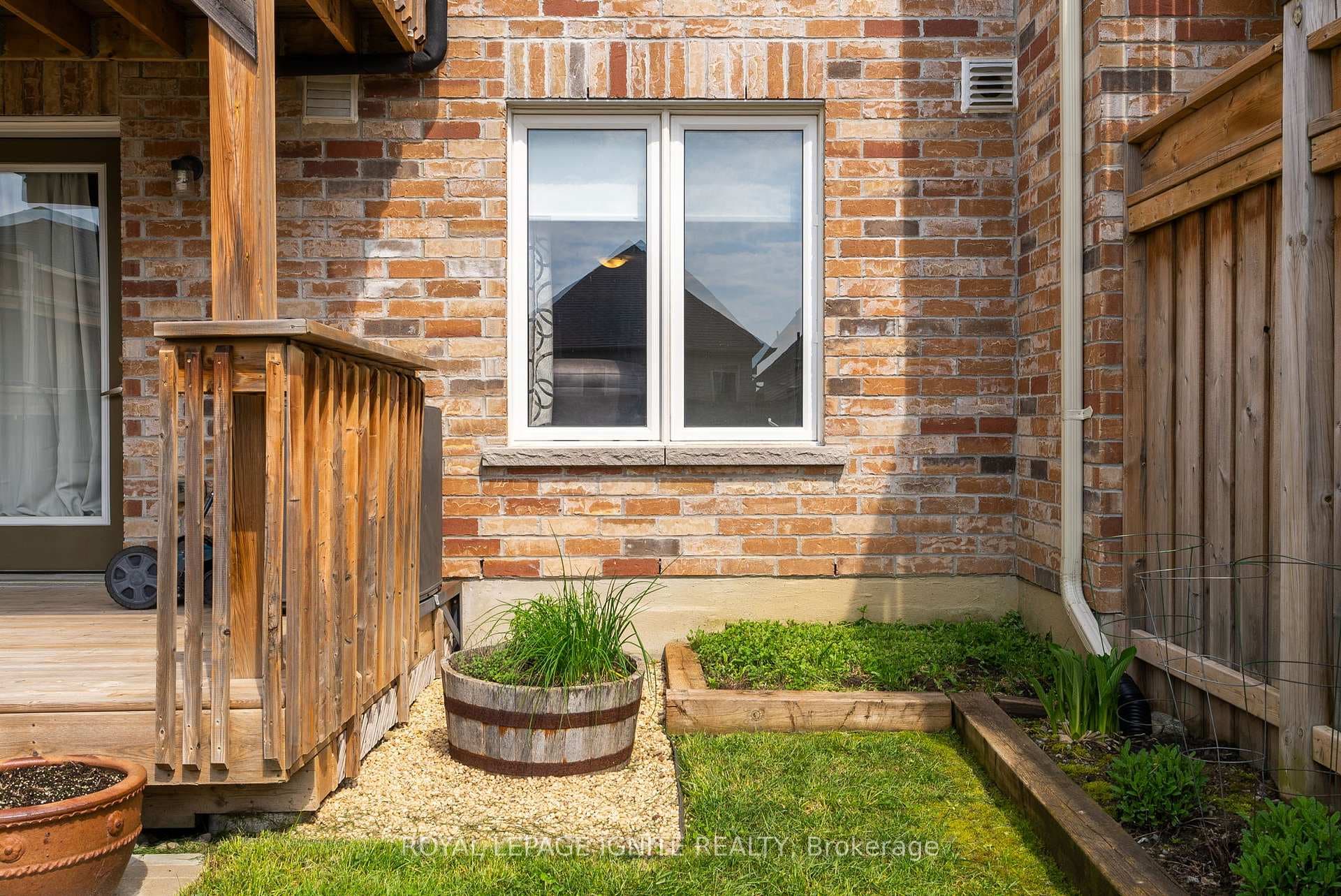 1786 Silverstone Crescent photo 40