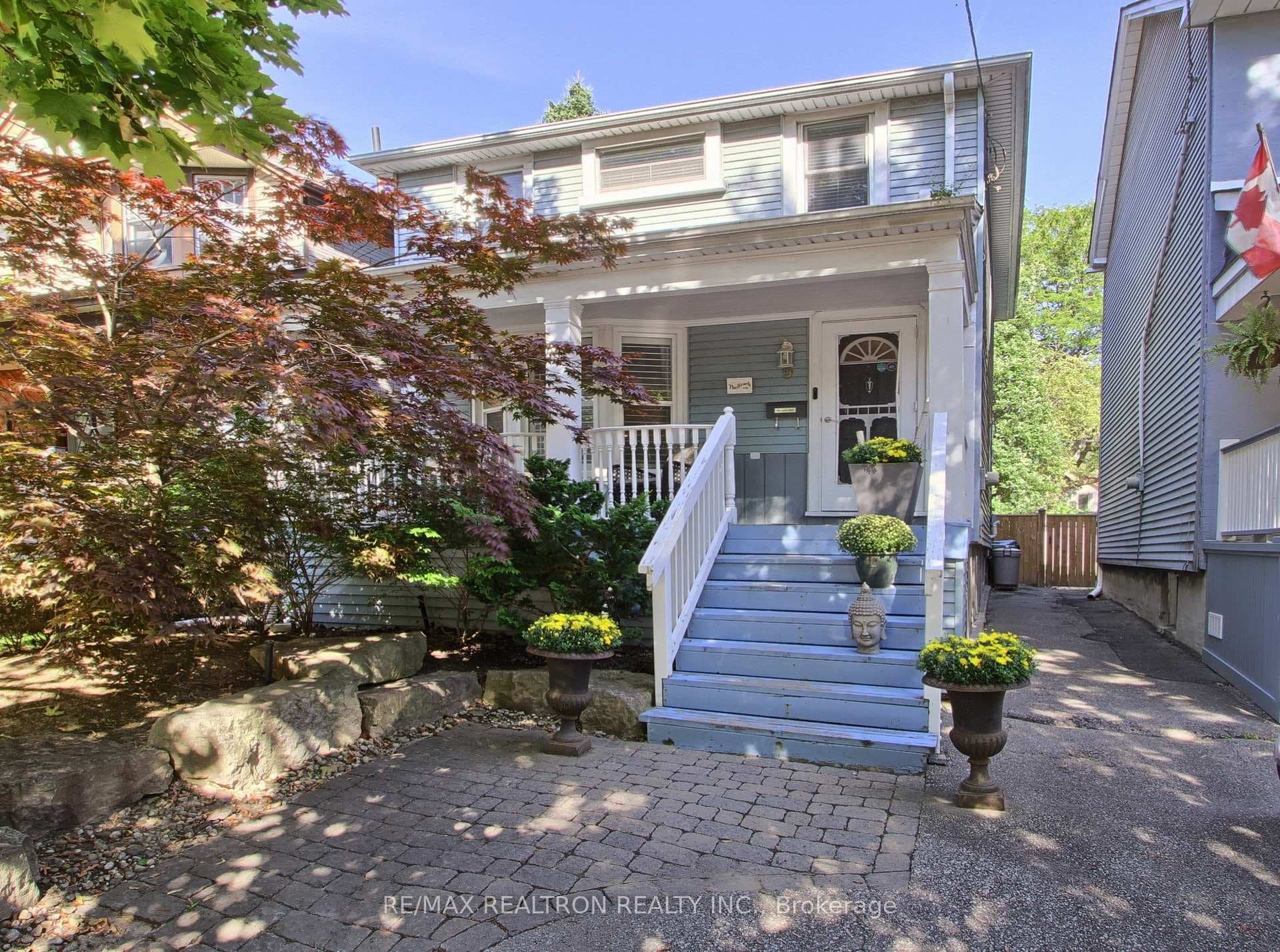 9 Herbert Avenue photo 1