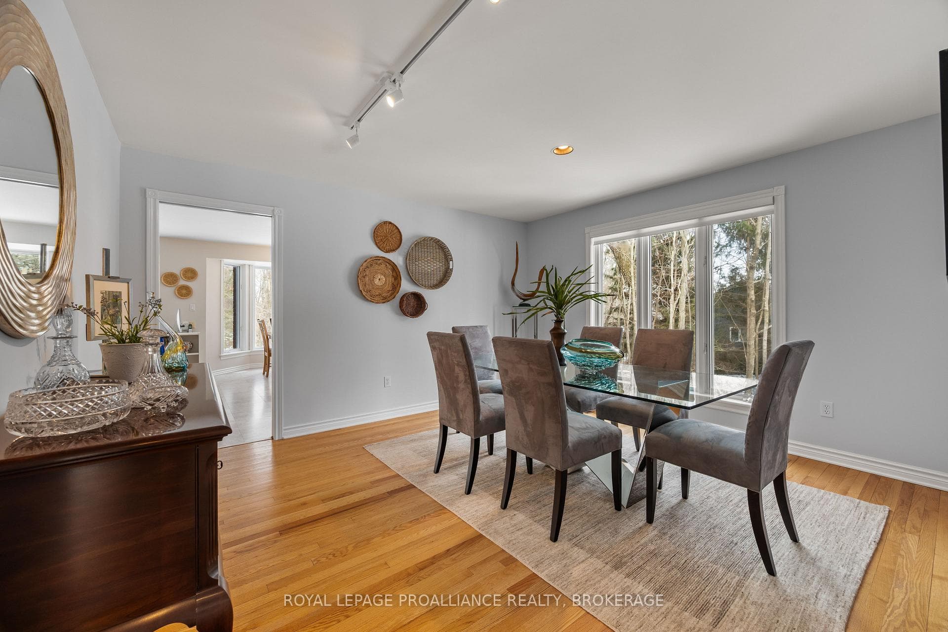 2 Riverside Drive photo 10