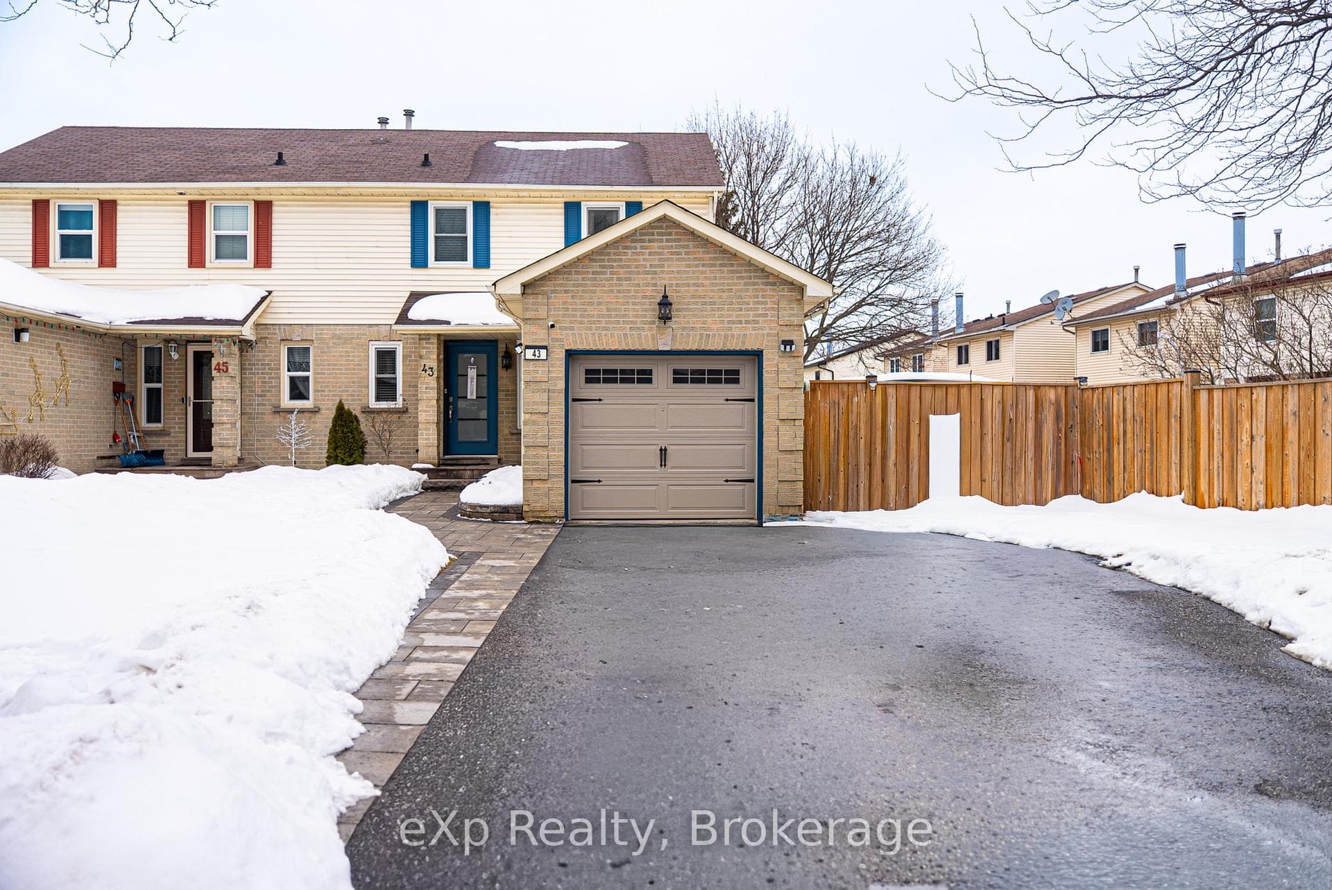 43 Kipling Crescent photo 1