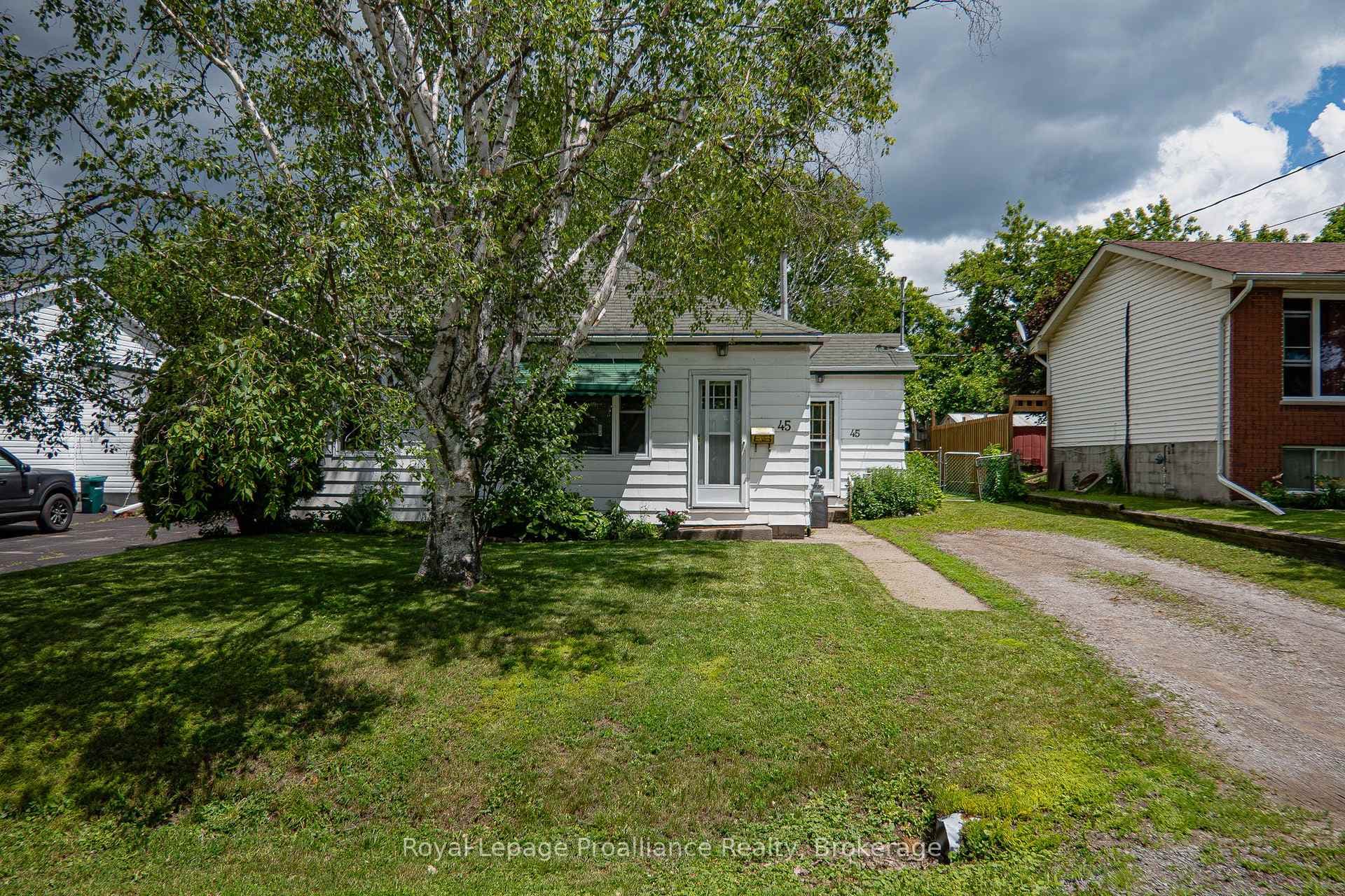 45 Valleyview Crescent photo 2