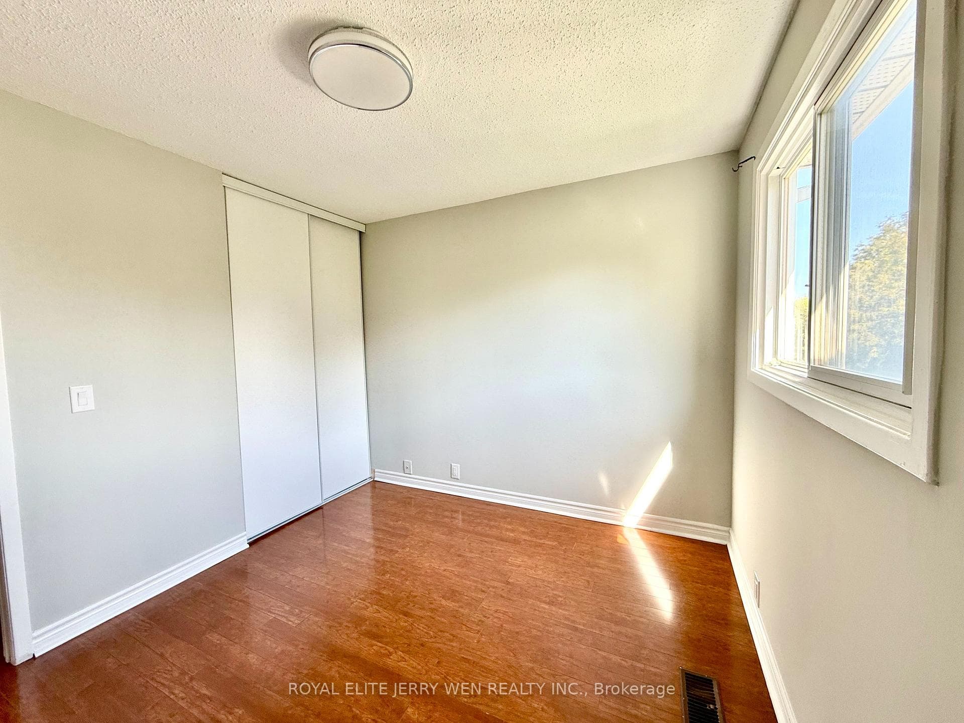 24 Muirlands Drive photo 14