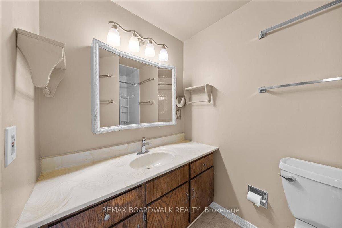 1195 St Jerome Crescent photo 27