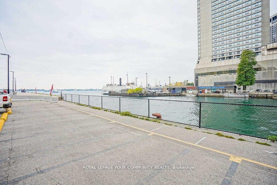 15 Queens Quay Unit 2210 photo 2