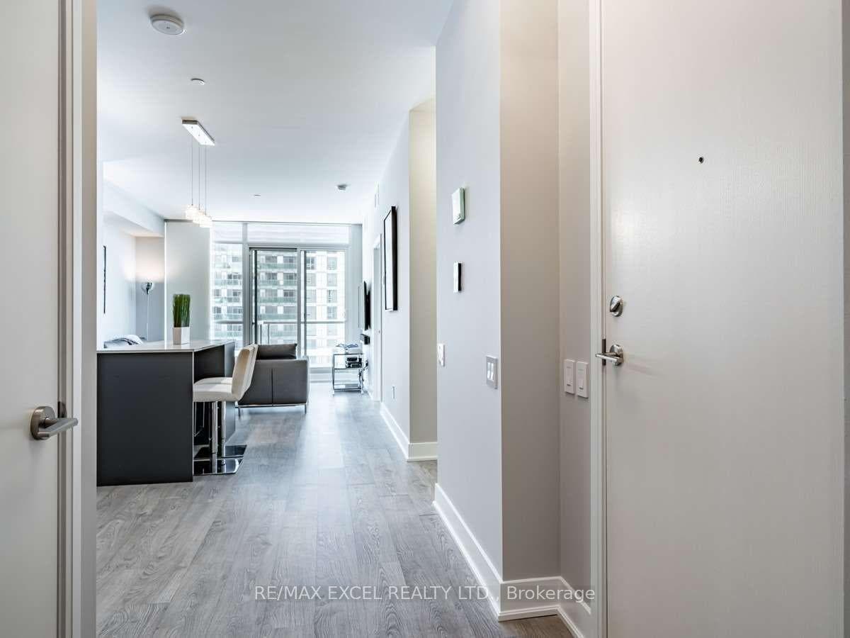 30 Roehampton Avenue Unit 619 photo 7
