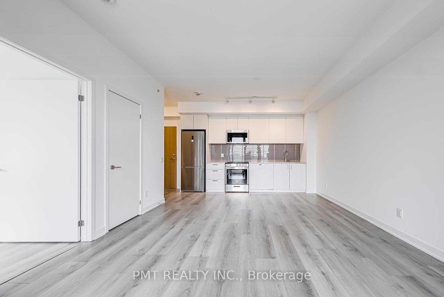 1787 St. Clair Avenue Unit 403 photo 3
