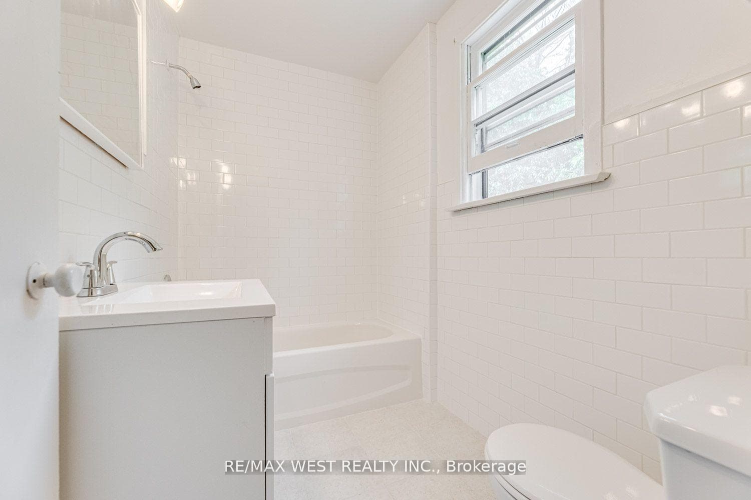 211 King Street photo 10