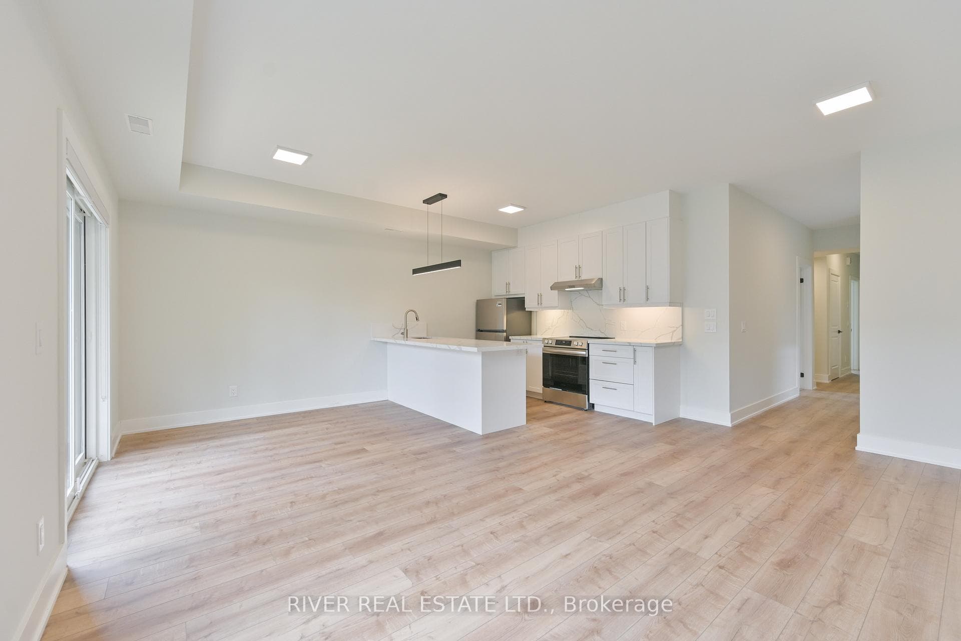 2420 Gerrard Street Unit 2 photo 8