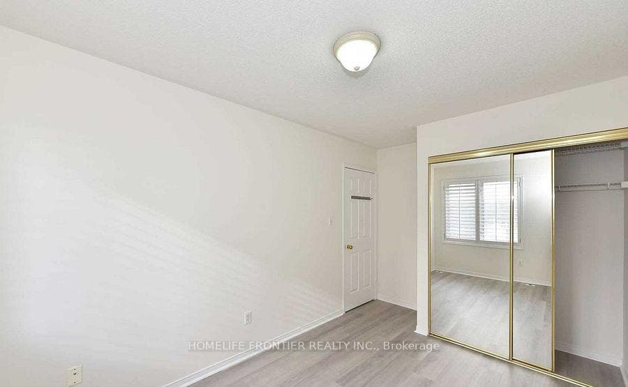 2C Leaside Park Drive photo 20