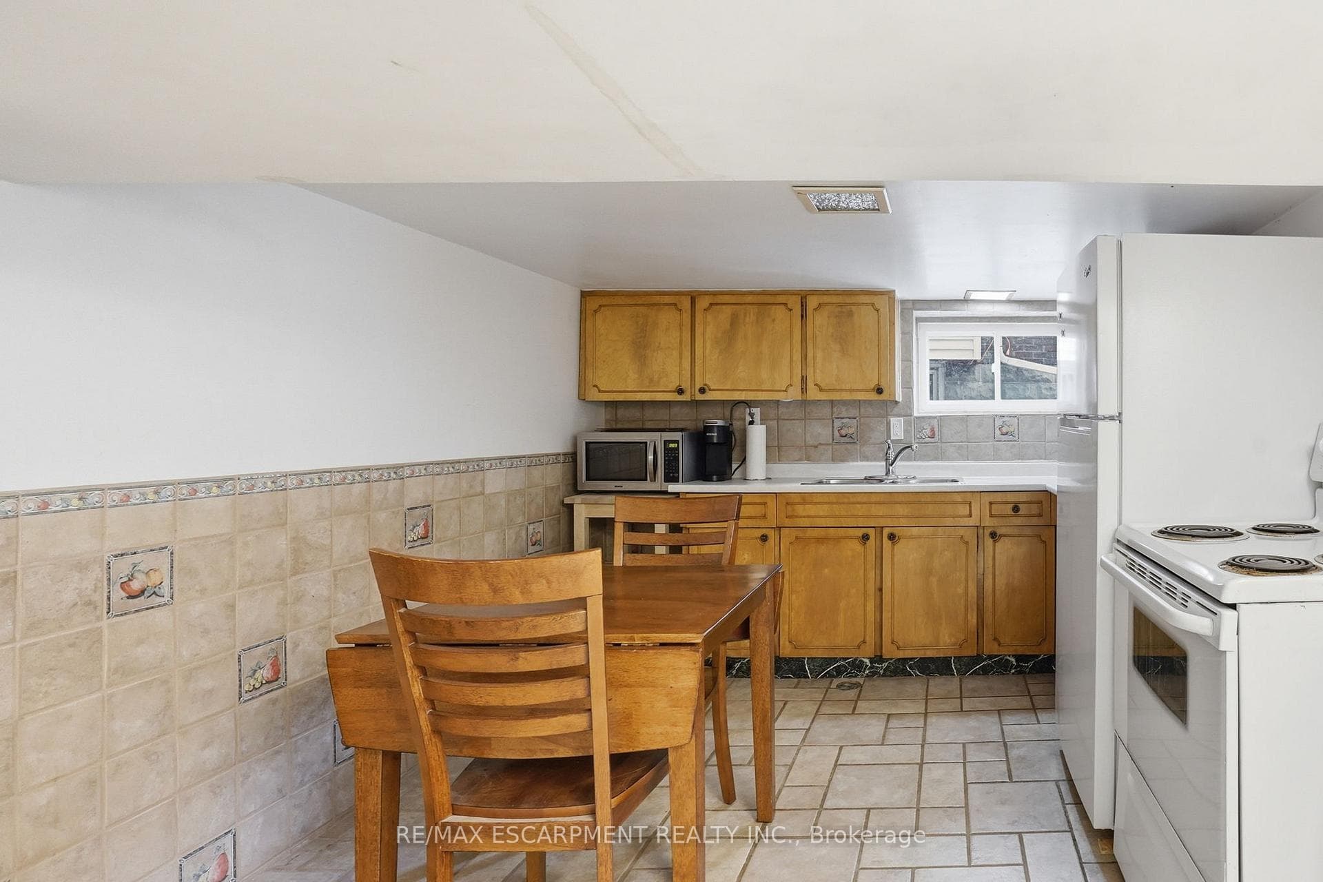 17 Tuxedo Avenue photo 40
