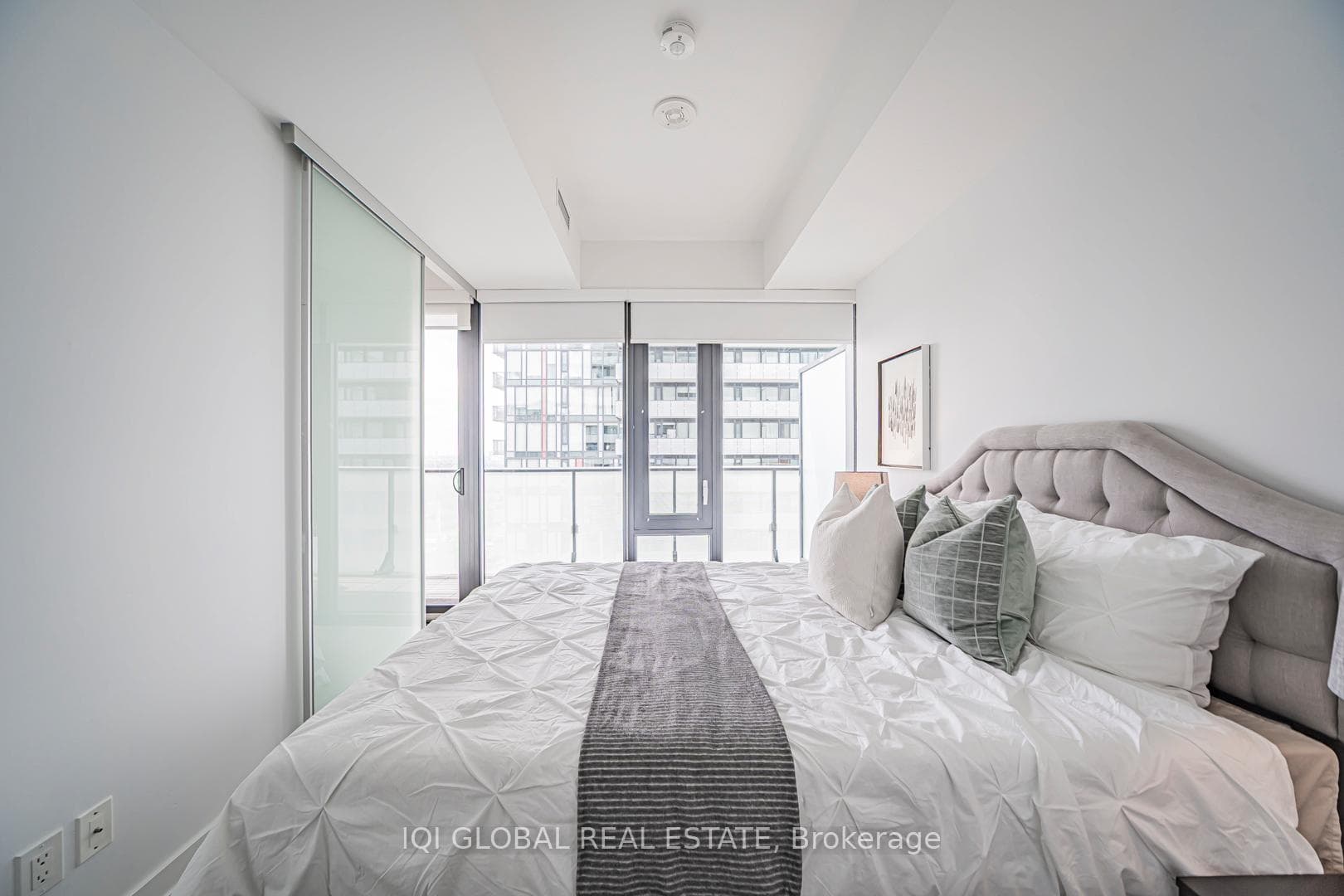 161 Roehampton Avenue Unit 2505 photo 44