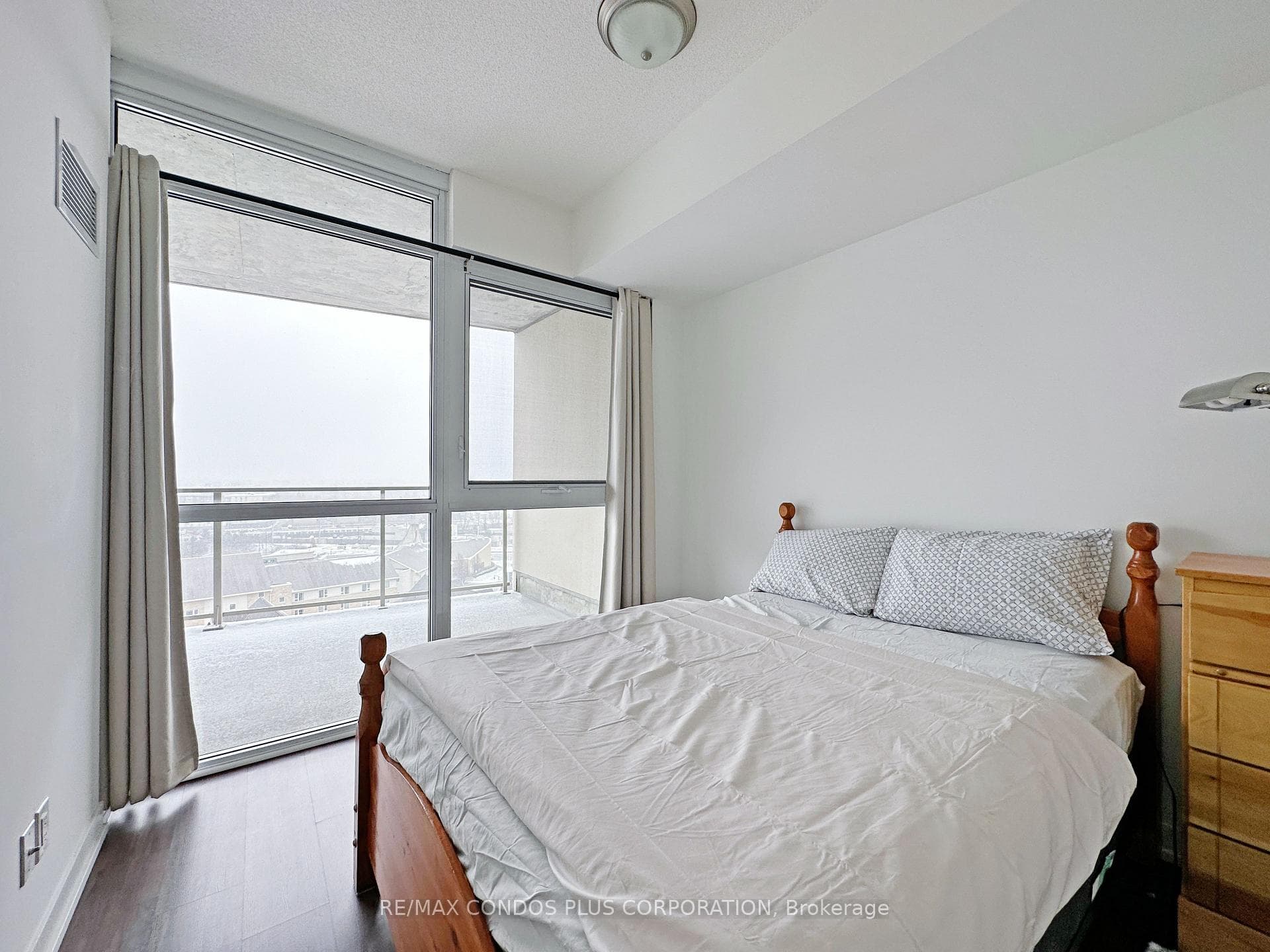 5101 Dundas Street Unit 908 photo 11
