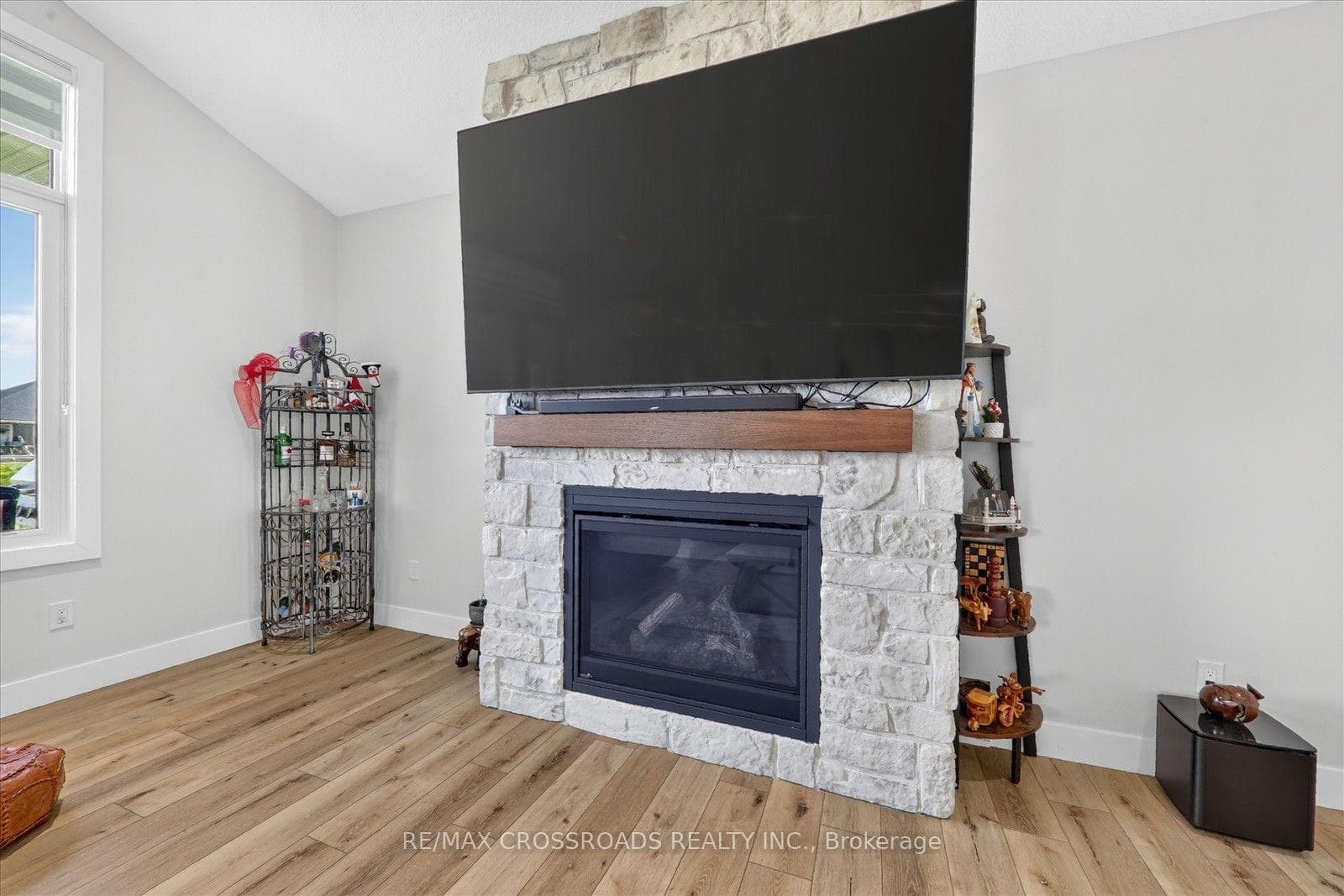 11 MCTAVISH Crescent photo 20
