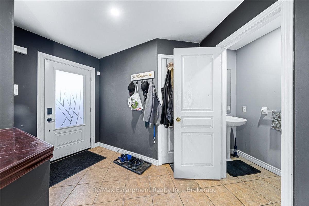 182 Eringate Drive photo 2