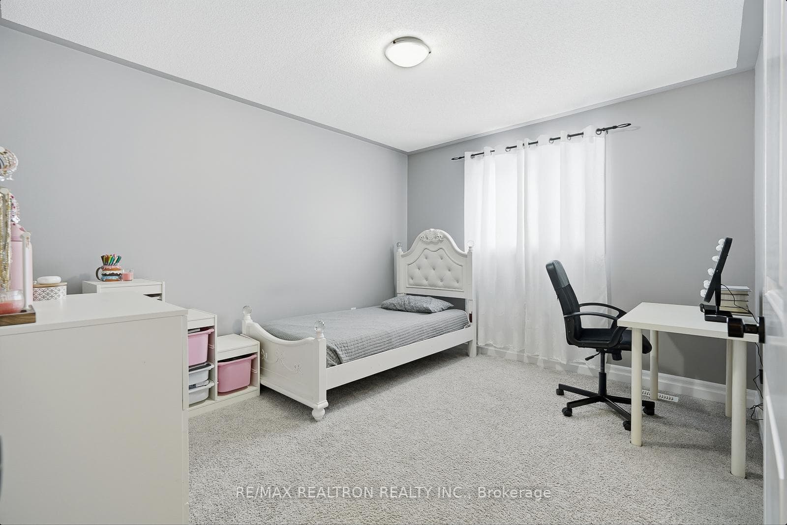 1493 Dunedin Crescent photo 37