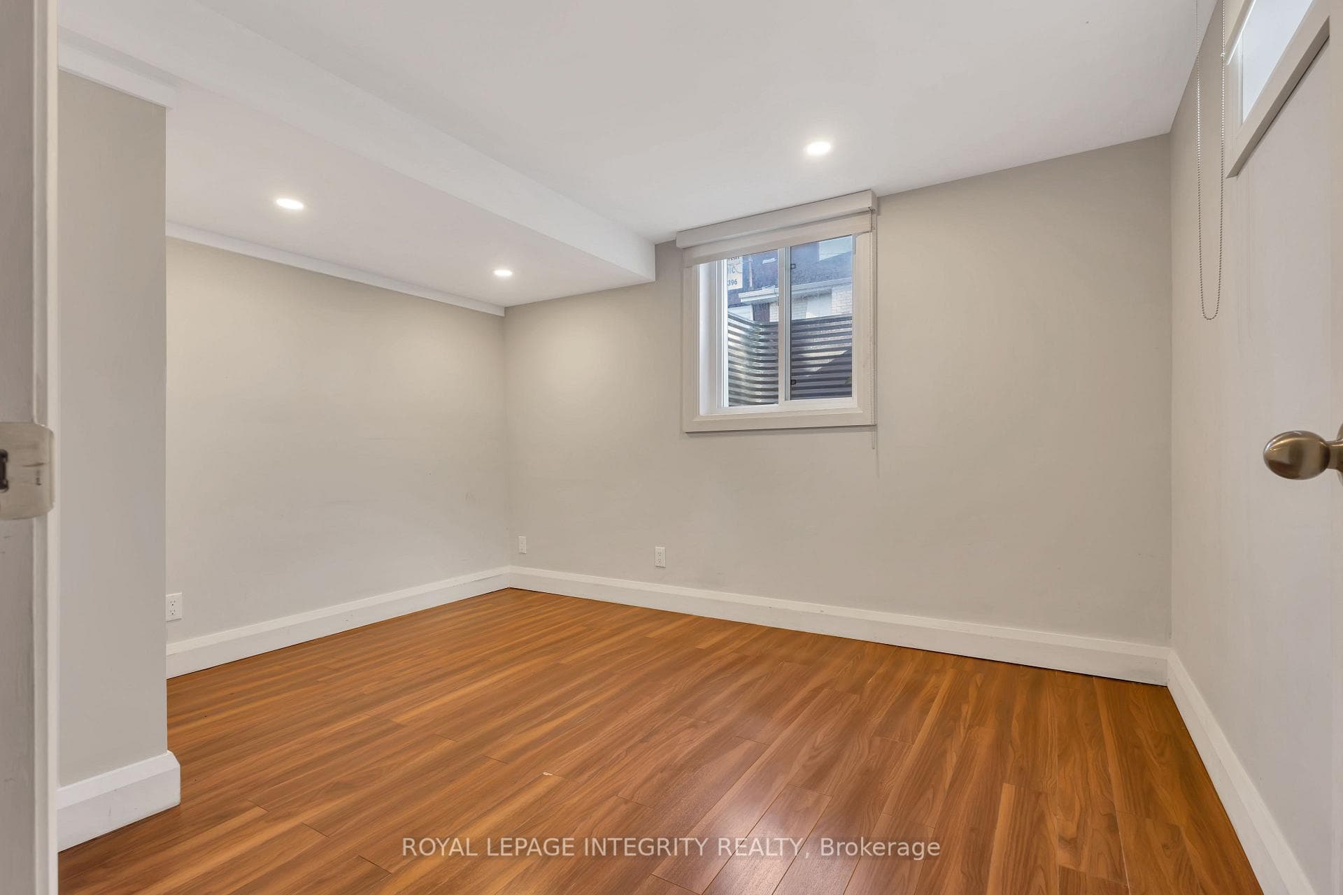 1443 Woodroffe Avenue photo 29