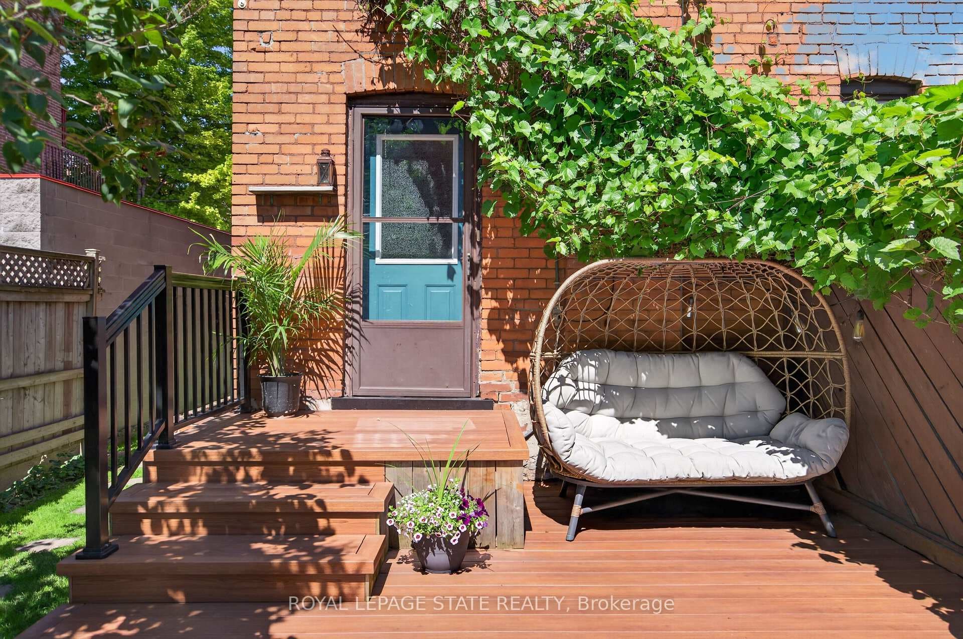 135 Catharine Street photo 37