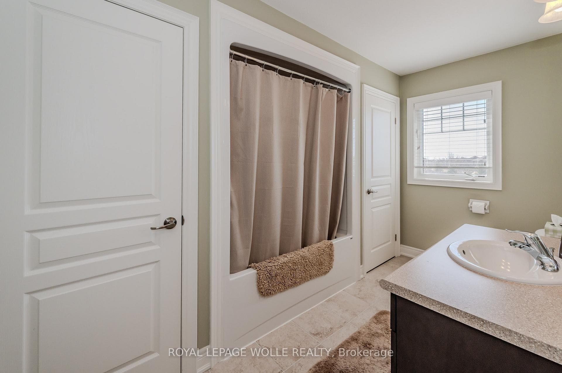 65 Goldschmidt Crescent photo 19