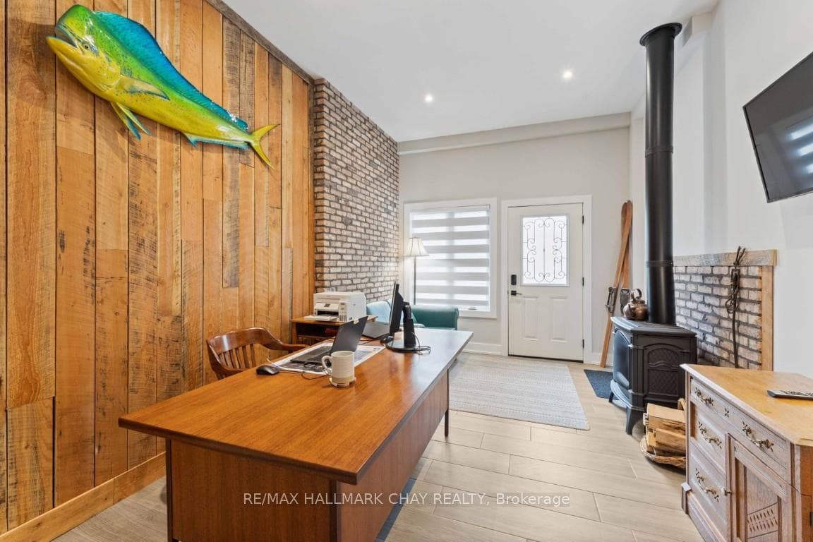 18 Lawrence Avenue photo 23