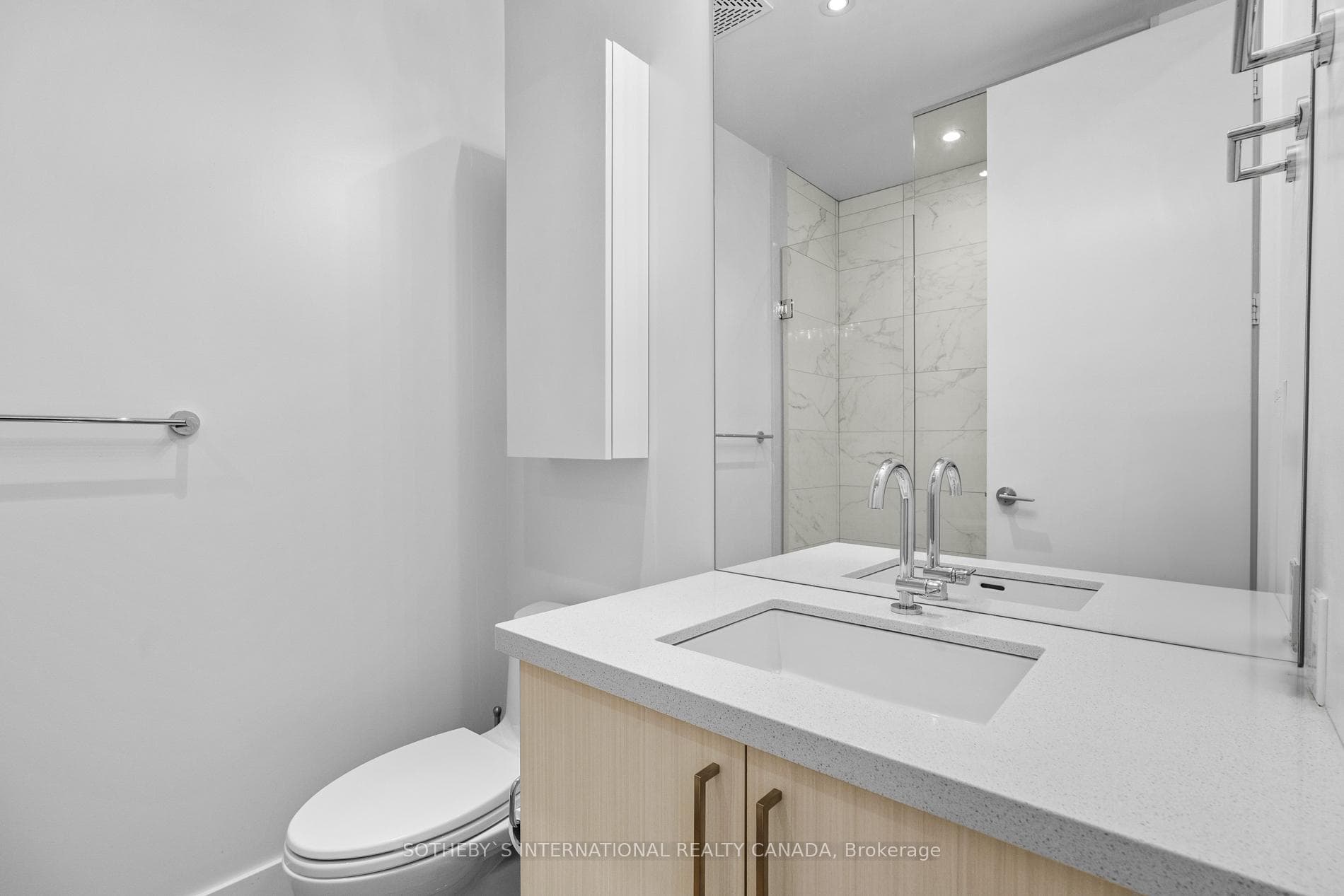 39 Queens Quay N/A Unit 803 photo 9