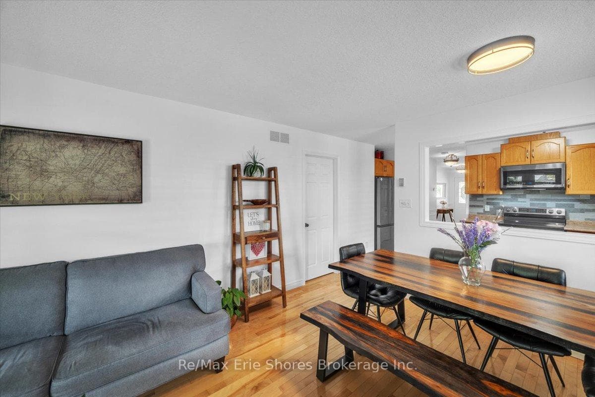 84 Doctor Moore Court photo 6