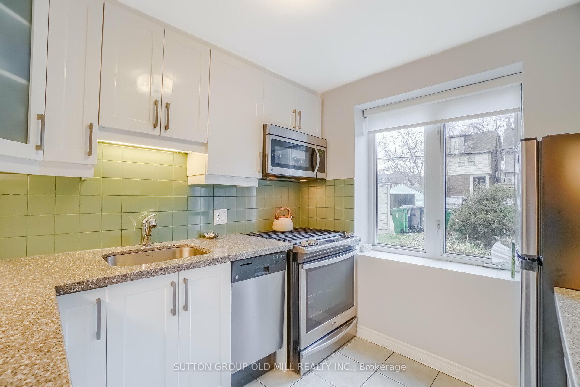 118 Mavety Street Unit Lower photo 9