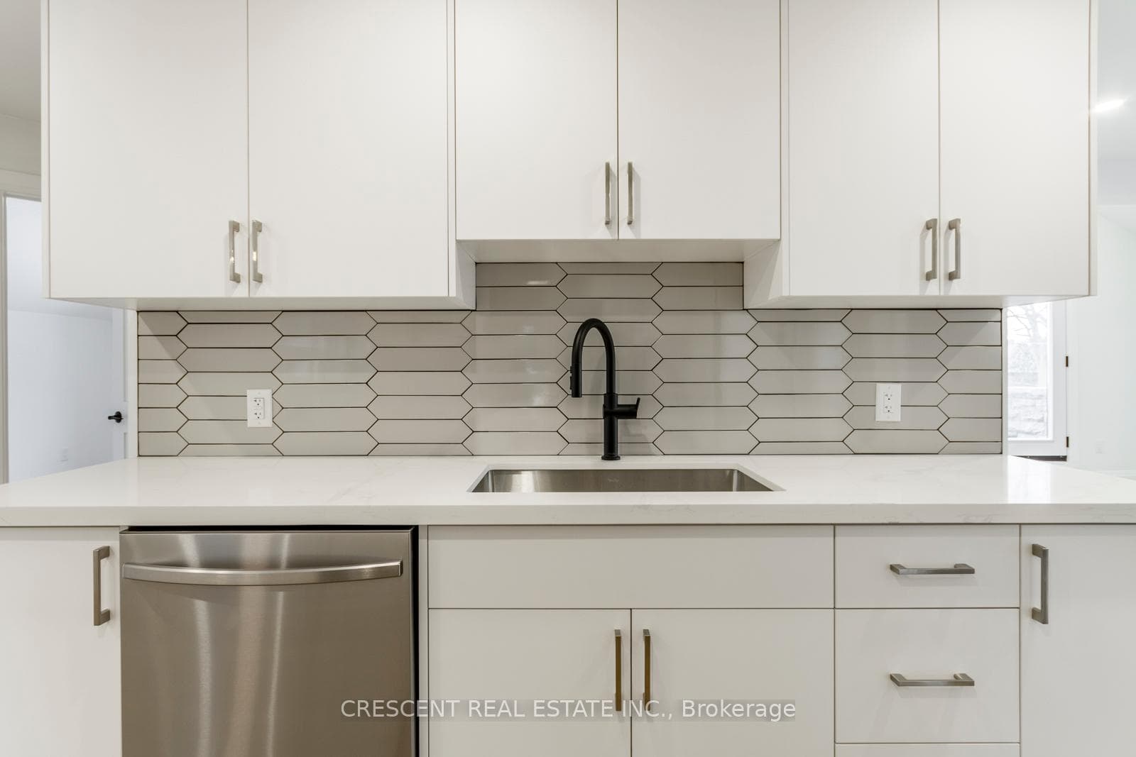 180 Queens Drive Unit 3rd Floor photo 11
