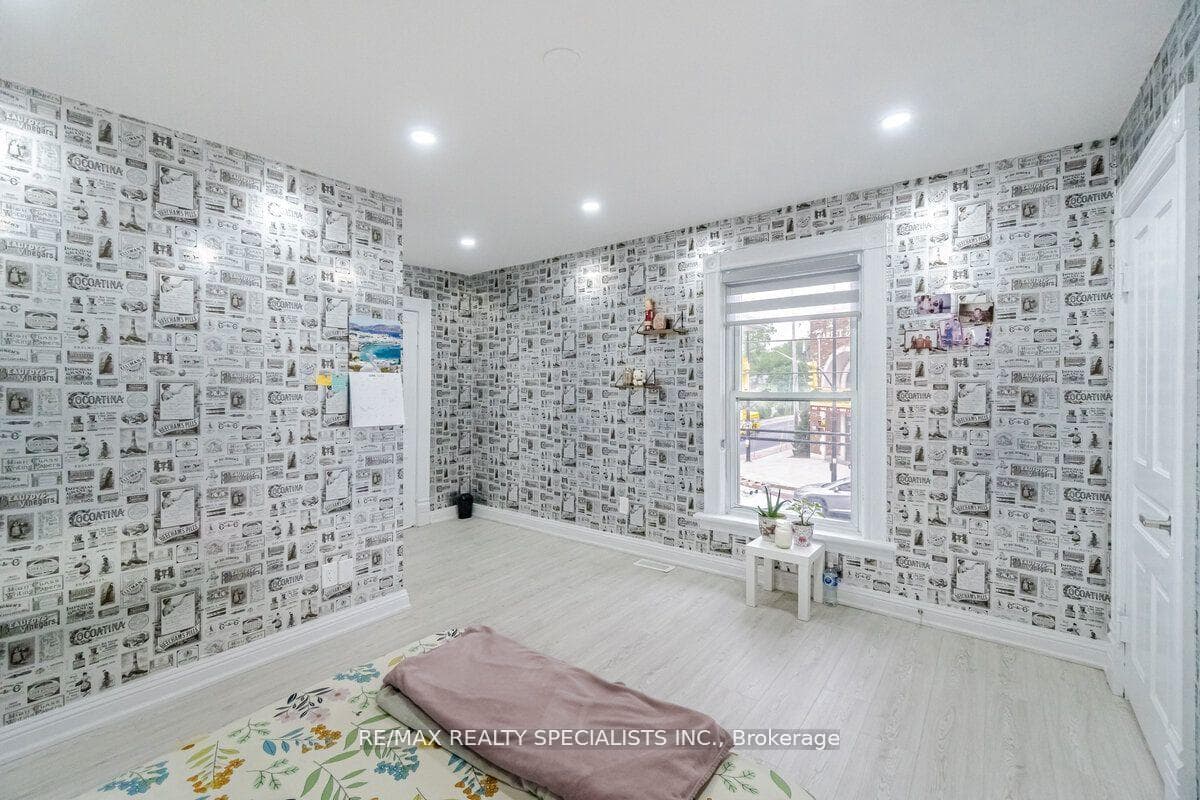 521 Guelph Street photo 27