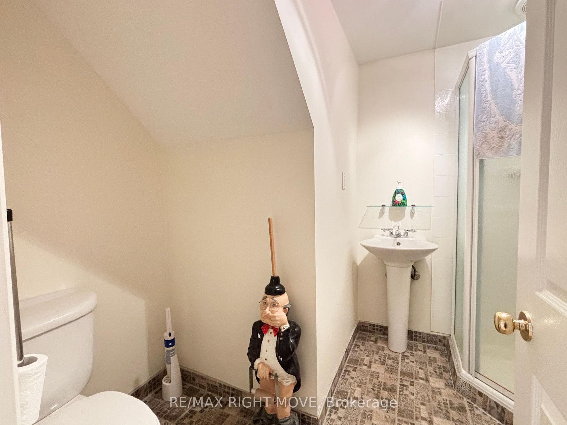 Lower Level 3pc bathroom
