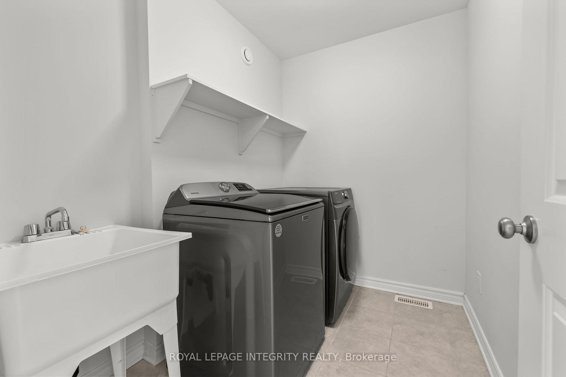 229 Osterley Way photo 26