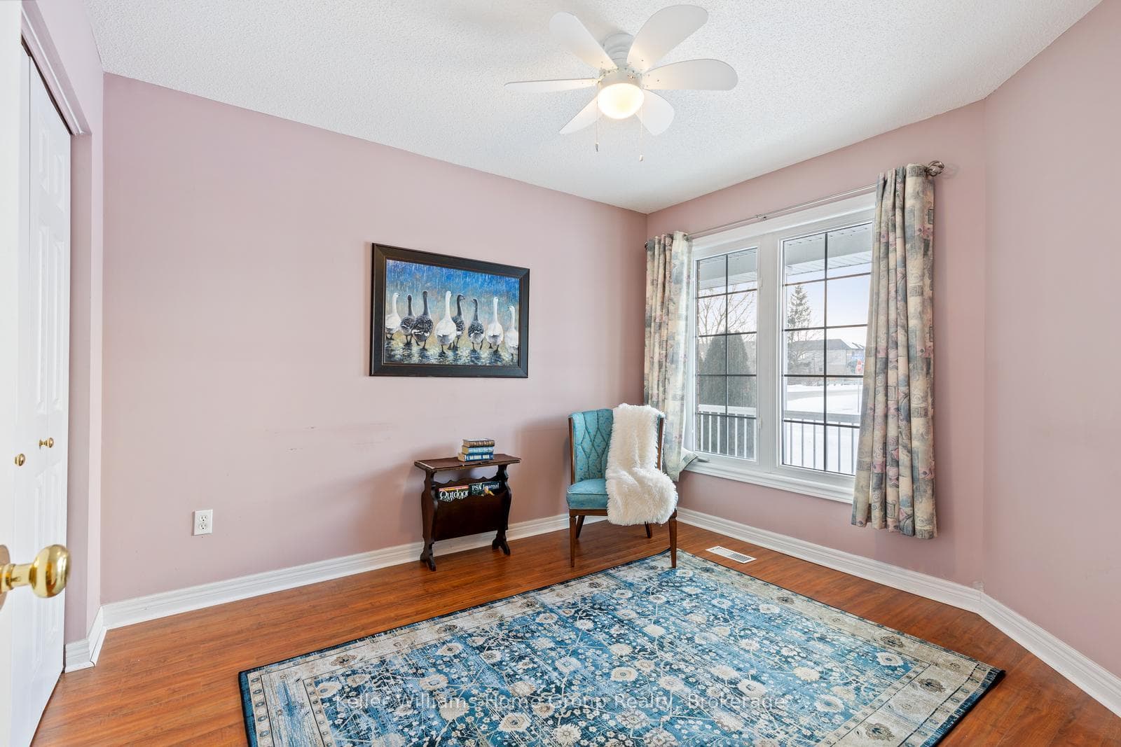 120 Schroder Crescent photo 5