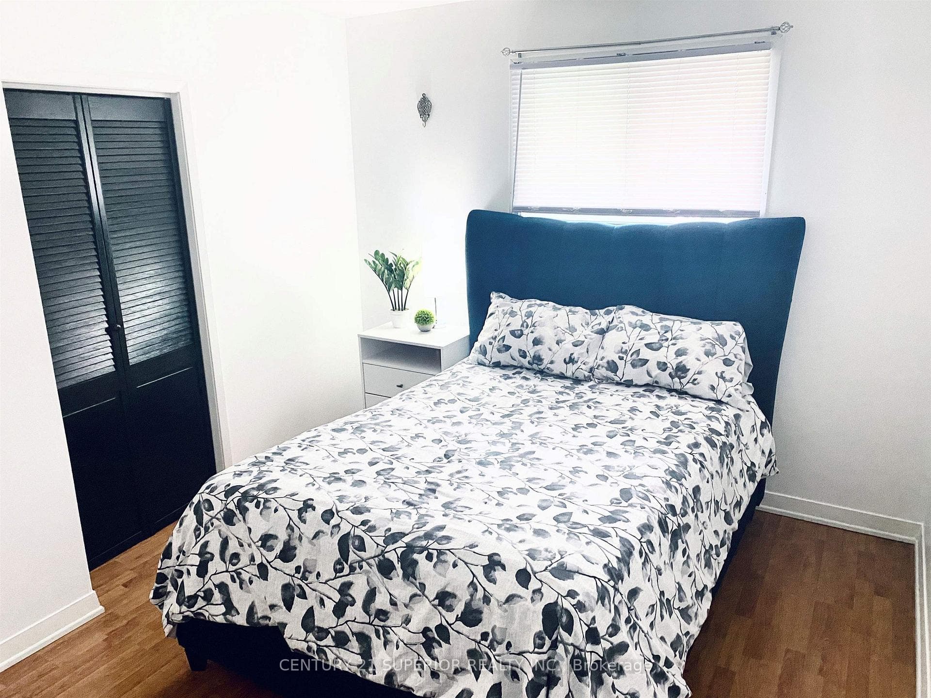 8 Mona Drive photo 13