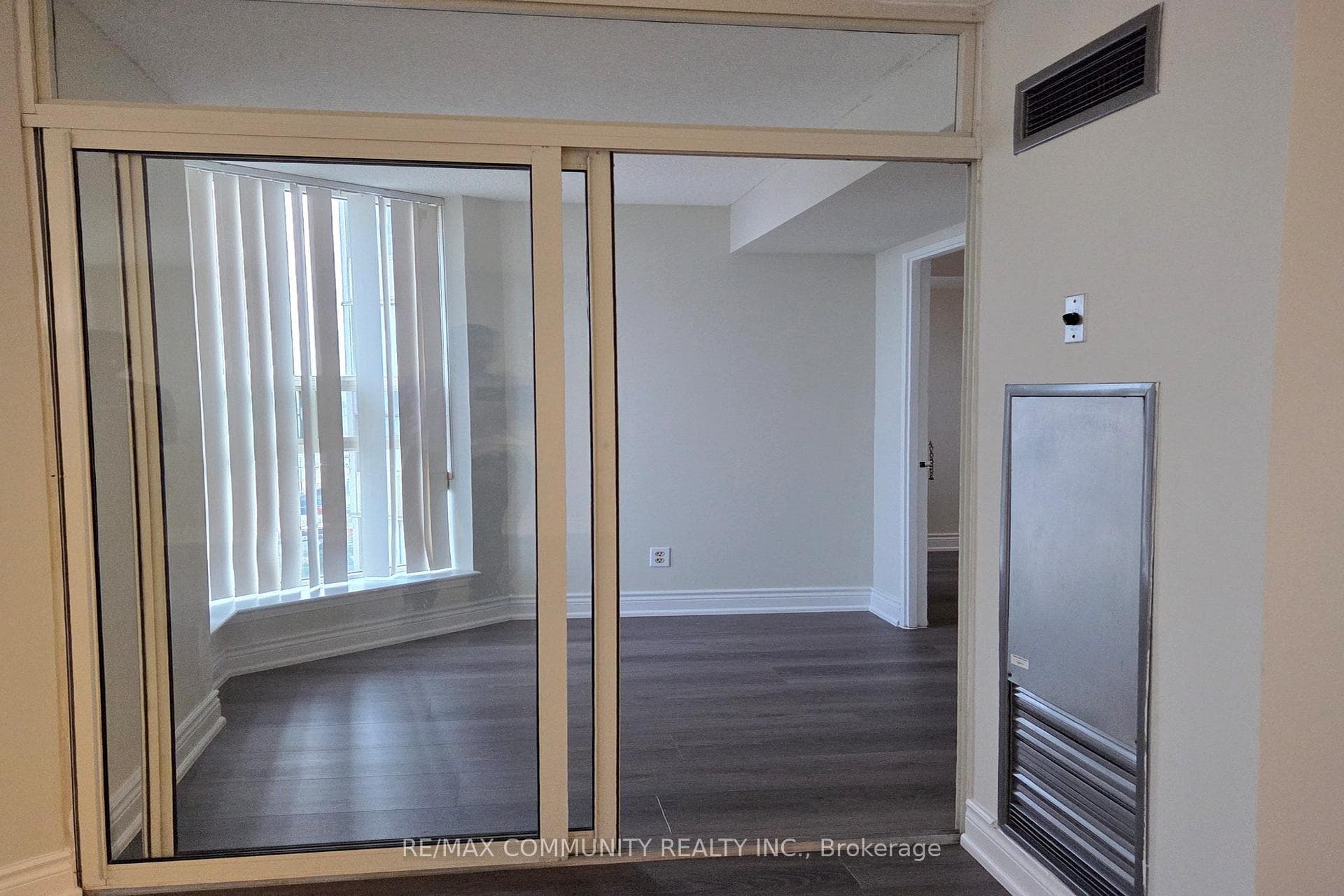 2466 Eglinton Avenue Unit 1404 photo 21