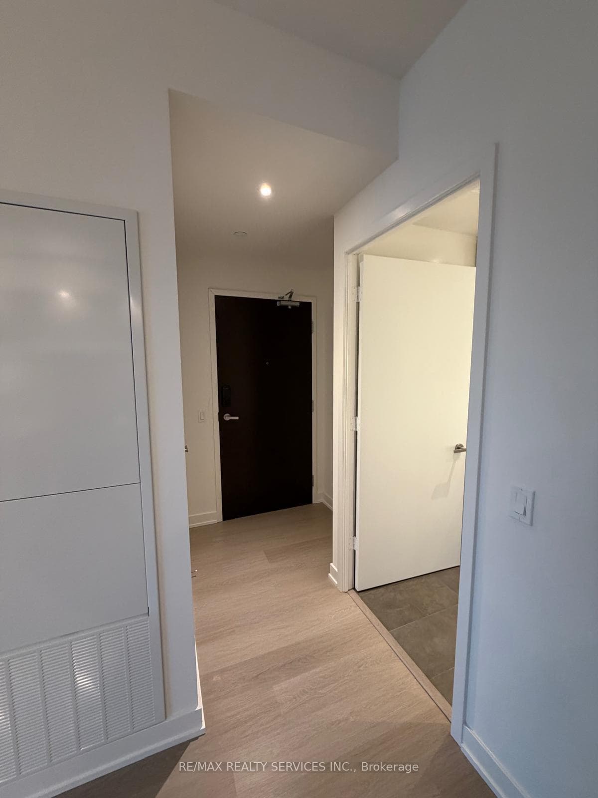 448 Burnhamthorpe Road Unit 510 photo 2