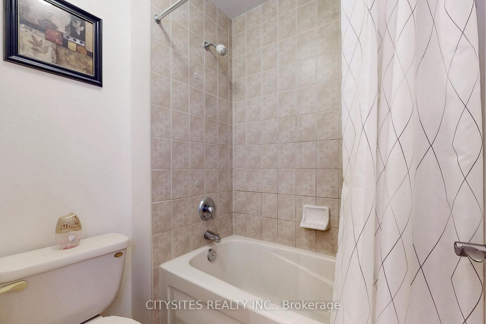 124 Crown Victoria Drive photo 37