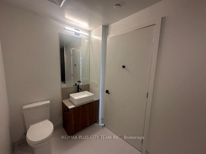 1285 Dupont Street Unit 607 photo 10