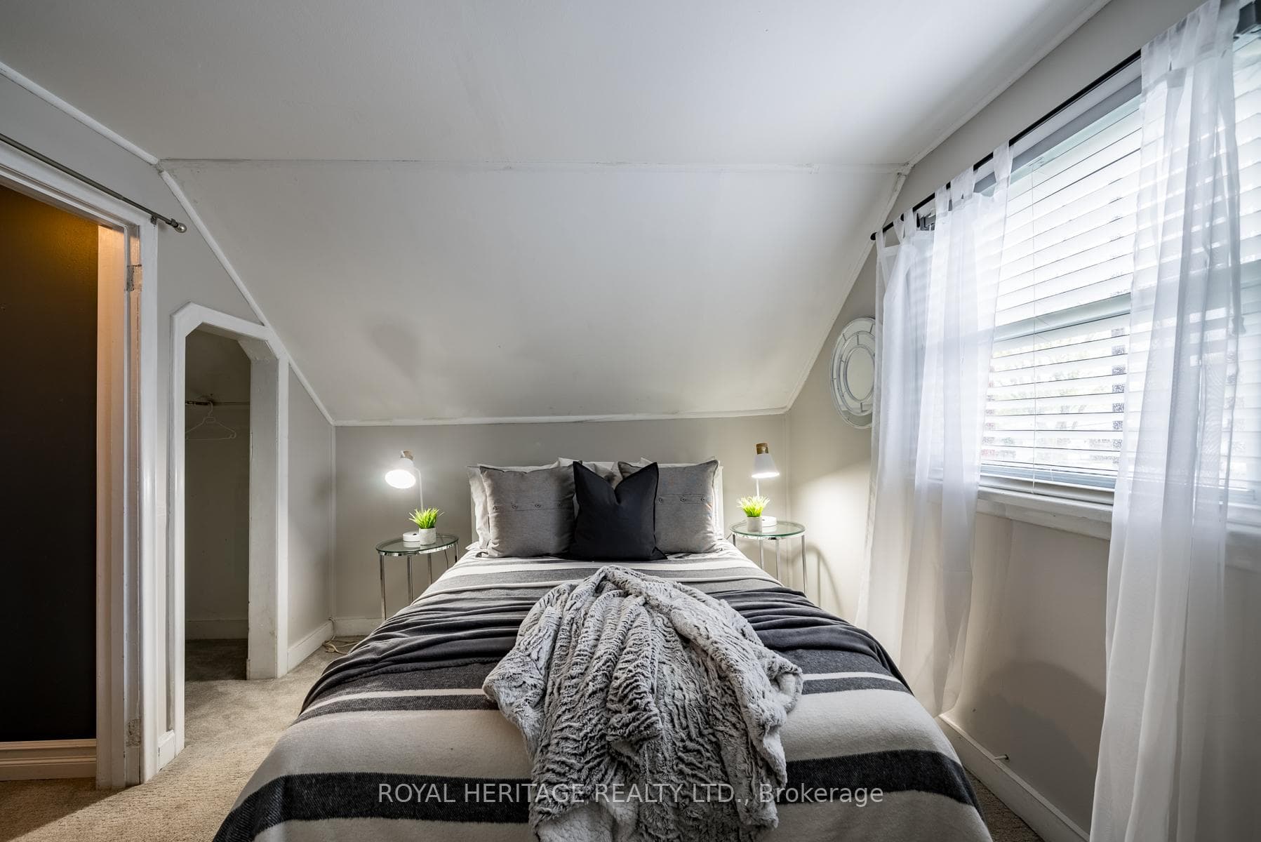 22 Carleton Boulevard photo 16