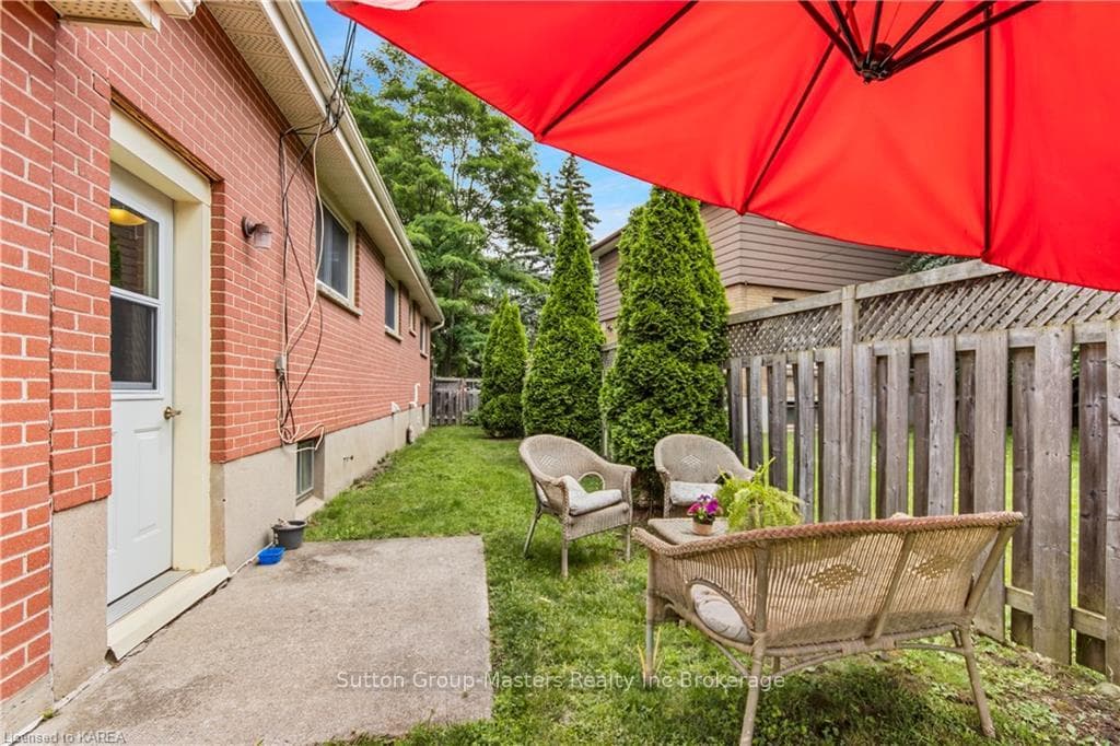 4 BARCLAY Road photo 35
