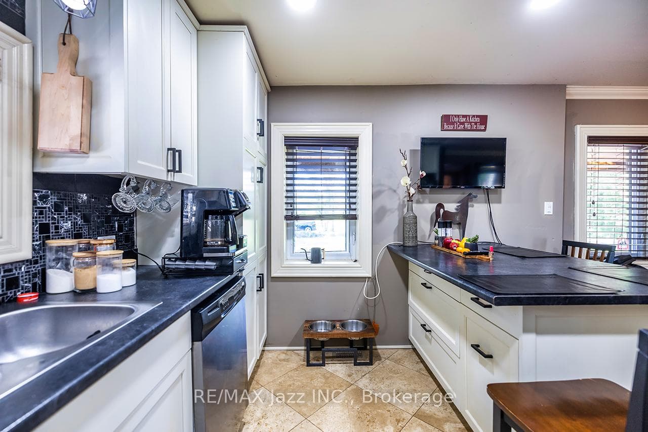 641 Enright Road photo 12