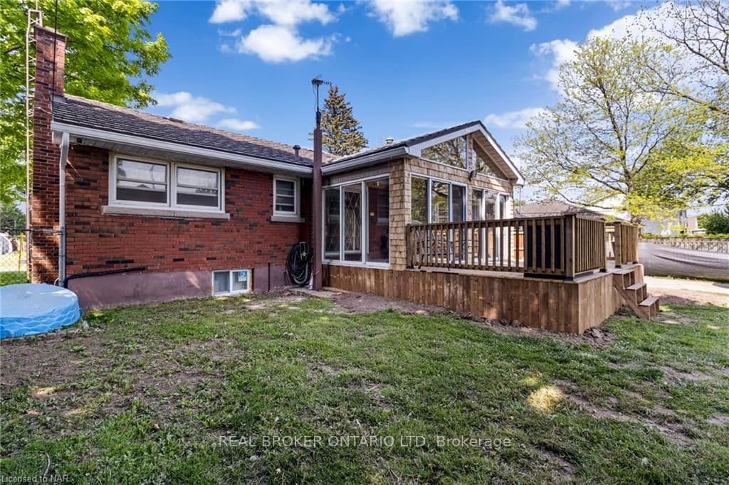 21 LINDEL Crescent photo 1