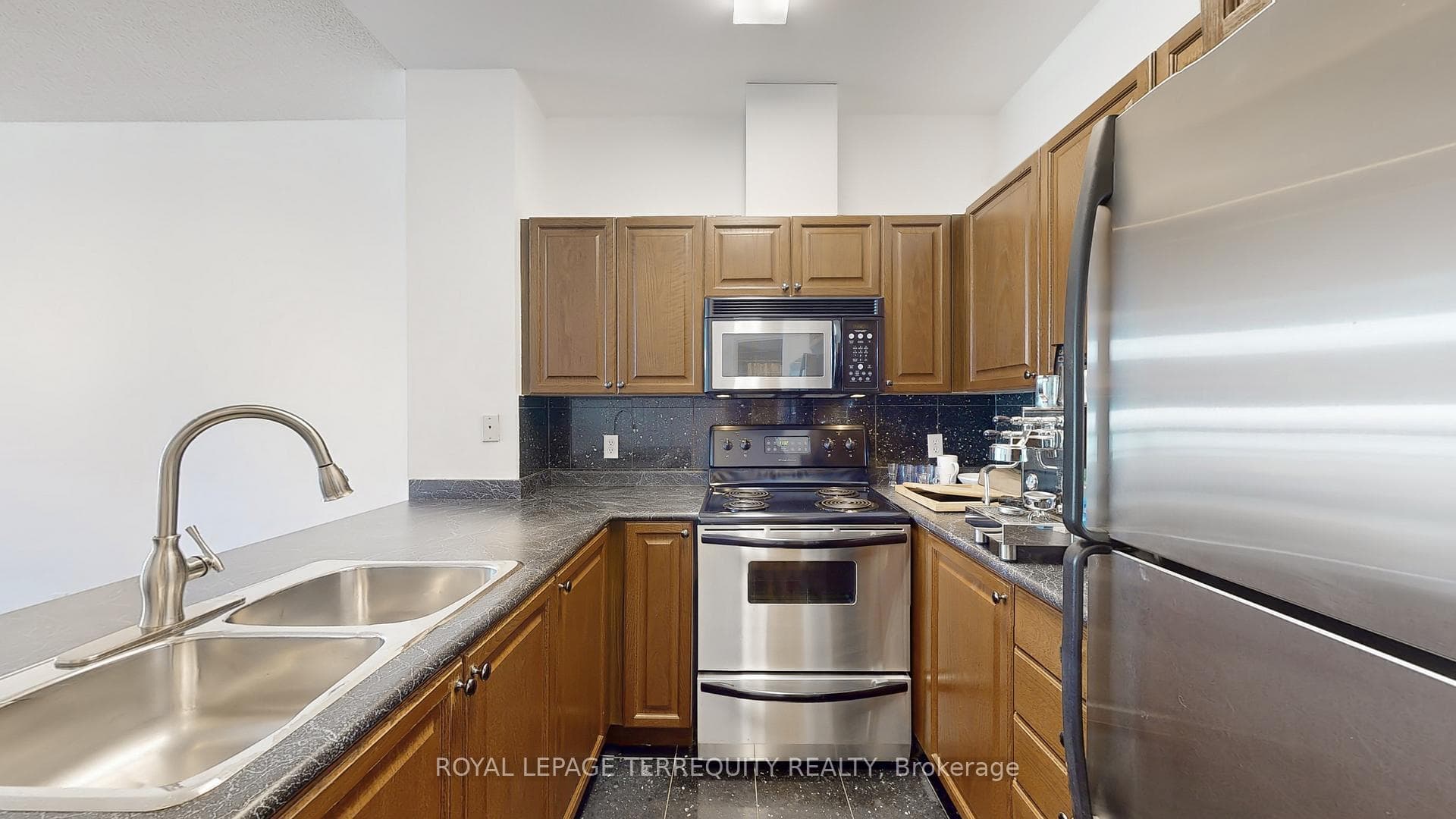 18 Parkview Avenue Unit 207 photo 7