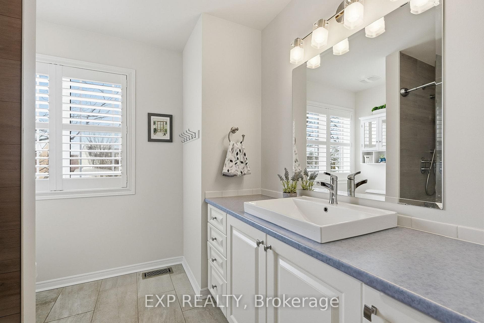2nd Floor Bathroom 4-pc