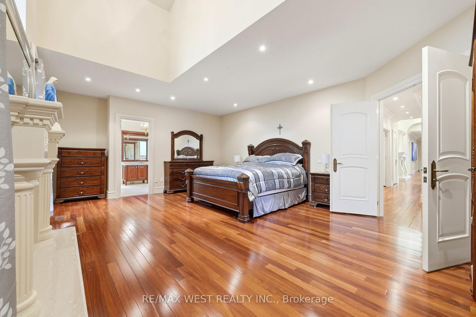 2 Kingswood Drive photo 13