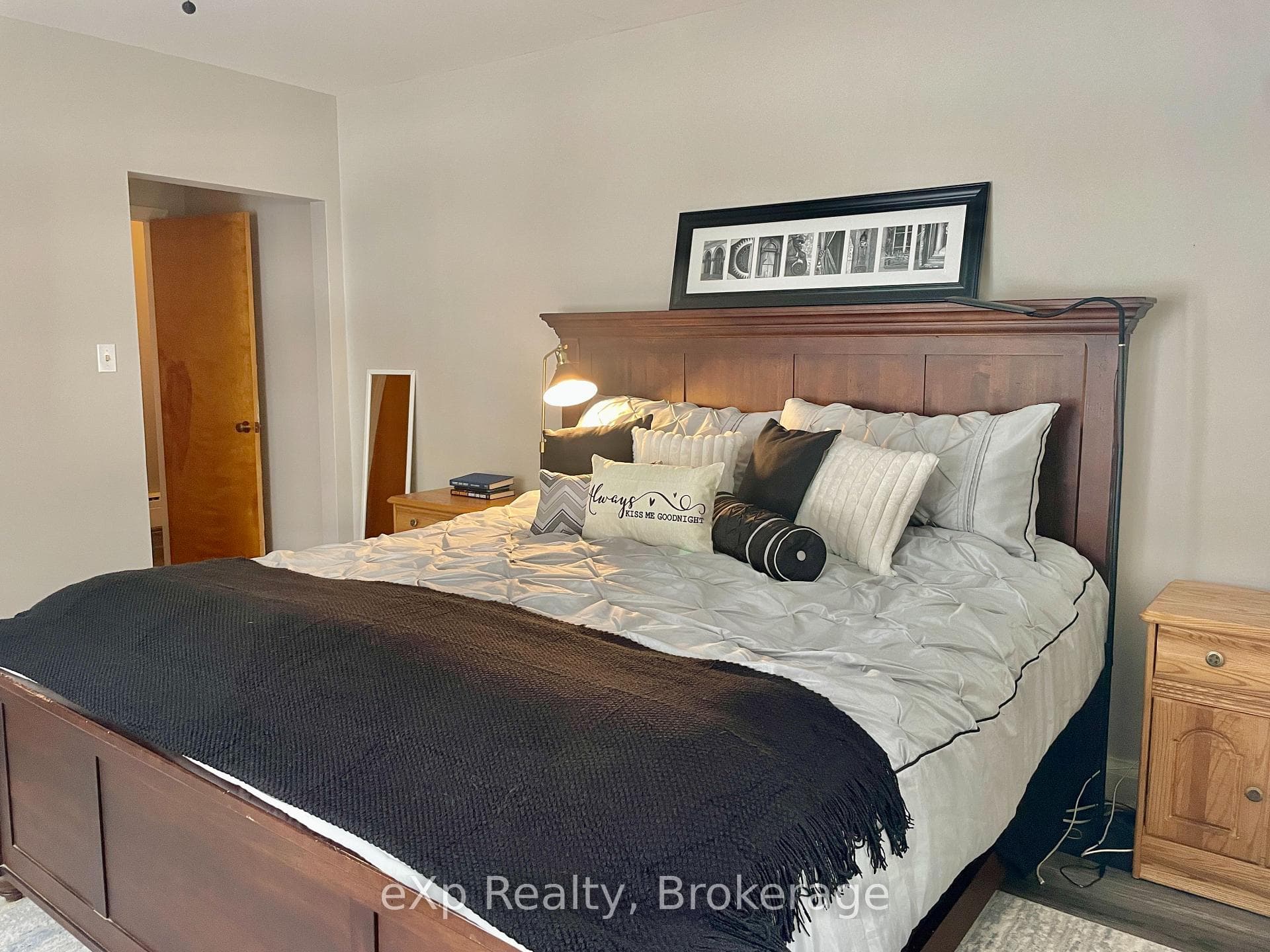 108 Hinks Street photo 13