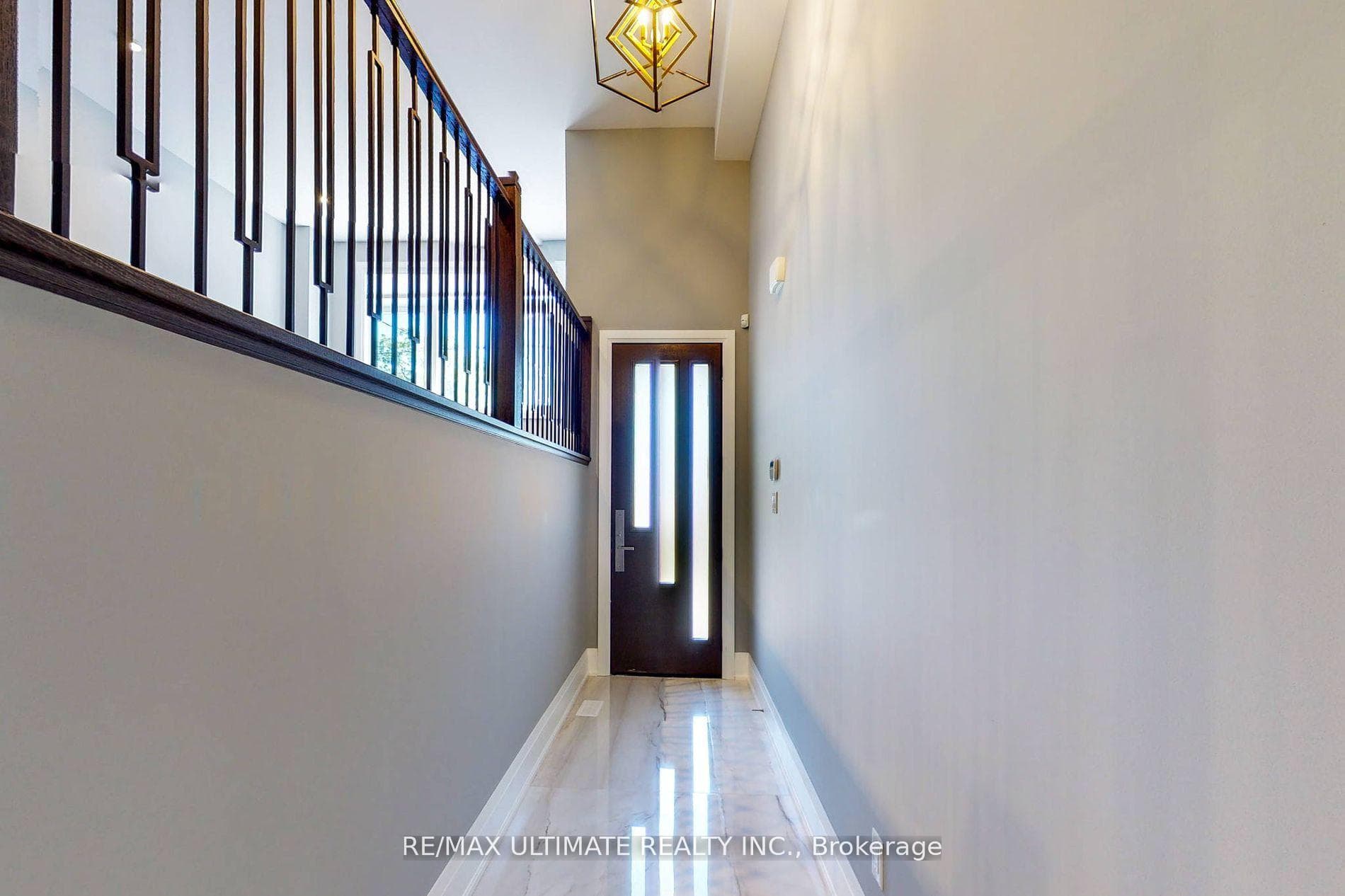 620B Harvie Avenue photo 3