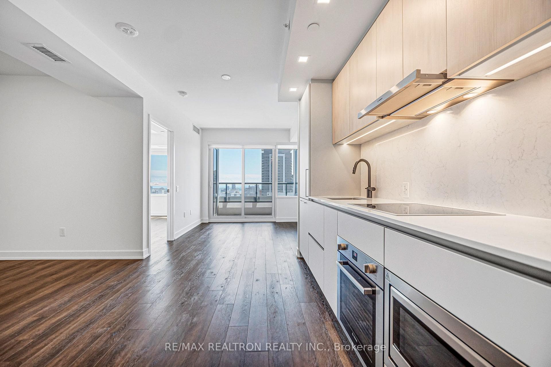 609 SHERBOURNE Street Unit 3201 photo 11