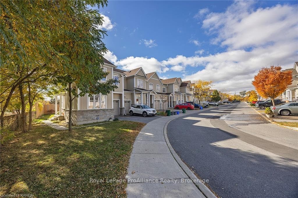 752 NEWMARKET Lane photo 2