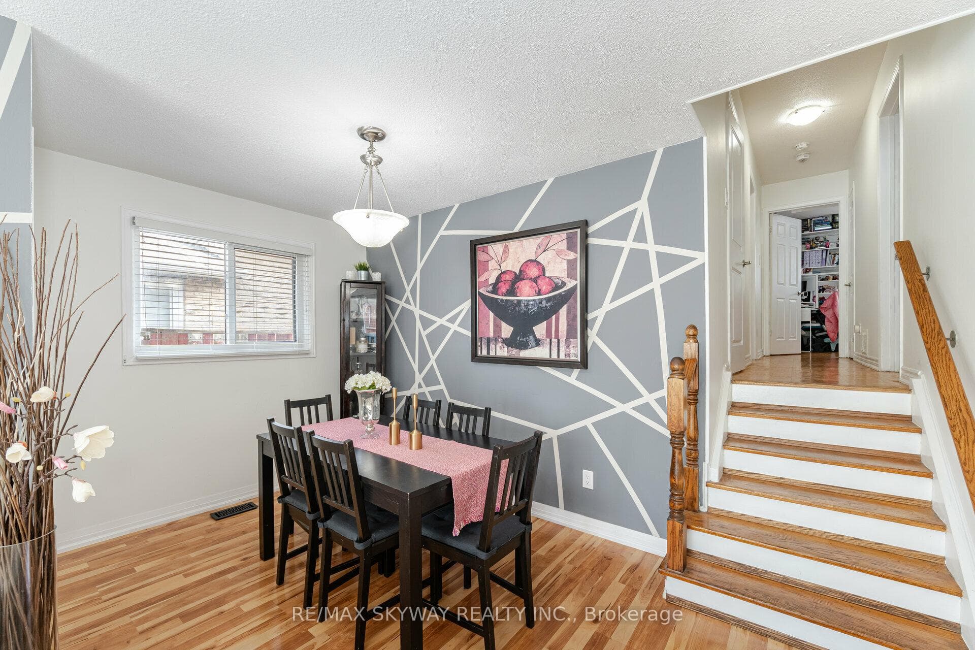 121 Manitou Crescent photo 7